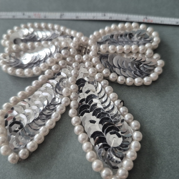 Elegant Silver and Pearl Bows Applique - Picture 5 of 5